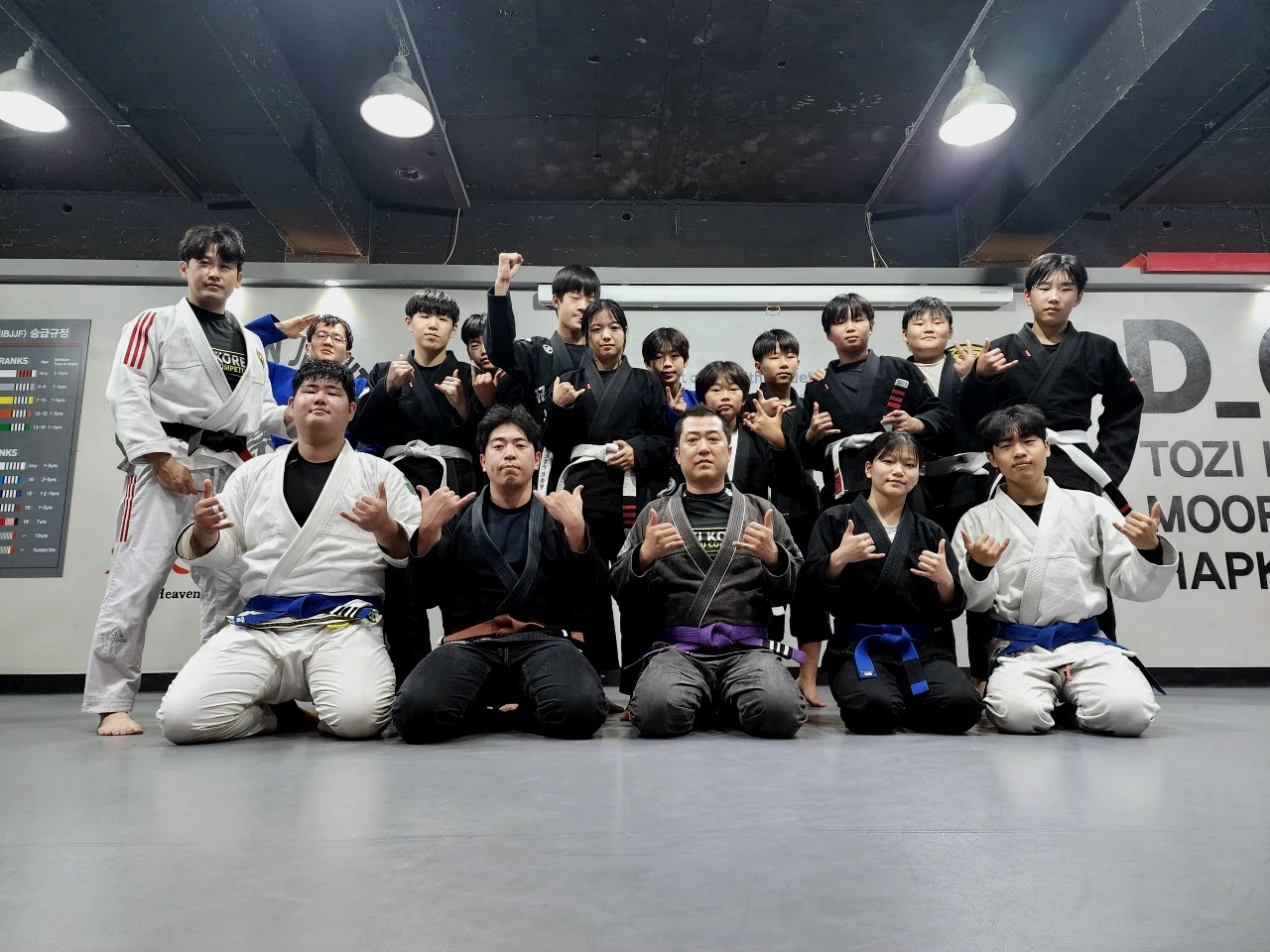 2024년 9월 주짓수 승급을 마친 수련생과 지도진